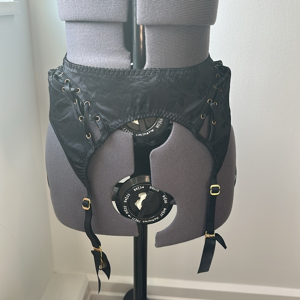 Agent Provocateur Garter Belt in Size 2